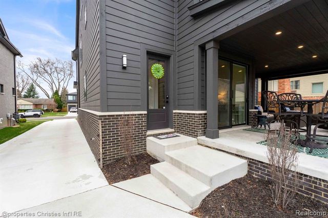 2647 Dorchester Road, Birmingham, MI 48009