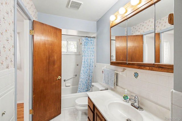 1254 W Grand Blanc Road W, Mundy Township, MI 48439