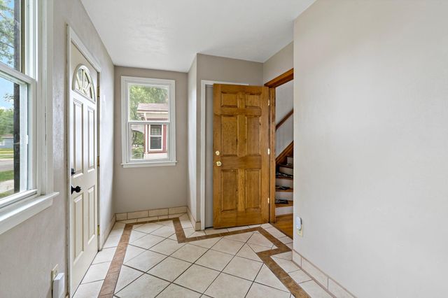 996 Charles Avenue, Saint Paul, MN 55104