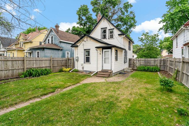 996 Charles Avenue, Saint Paul, MN 55104