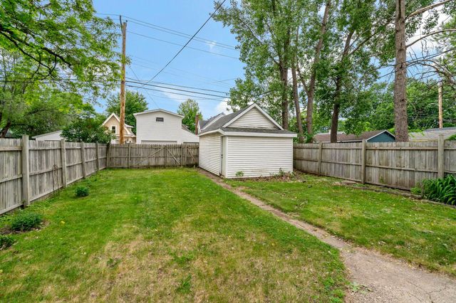 996 Charles Avenue, Saint Paul, MN 55104