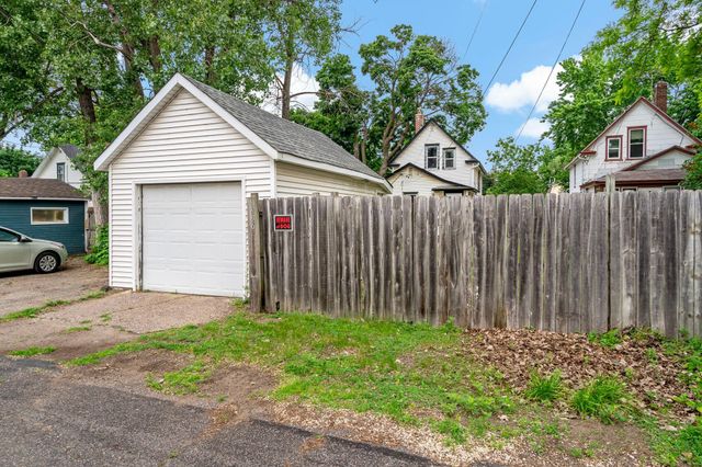 996 Charles Avenue, Saint Paul, MN 55104
