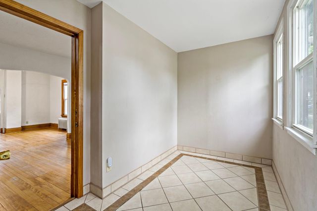 996 Charles Avenue, Saint Paul, MN 55104