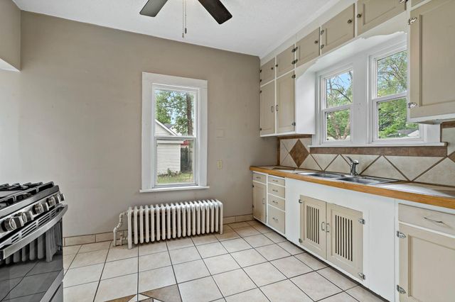 996 Charles Avenue, Saint Paul, MN 55104