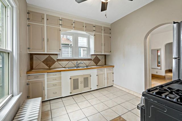 996 Charles Avenue, Saint Paul, MN 55104