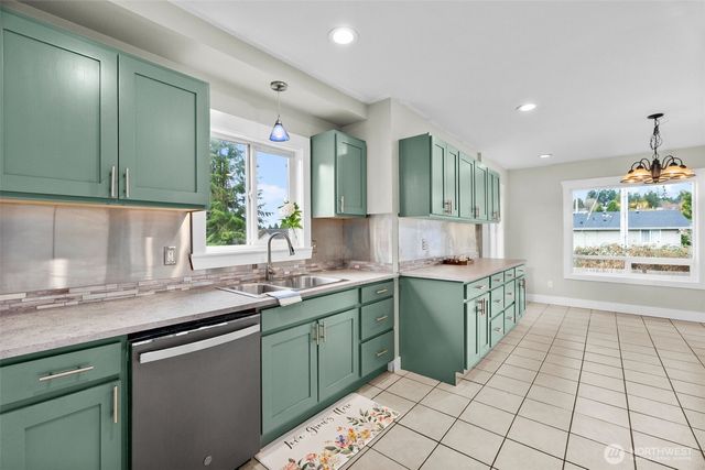 702 W Marcy Avenue, Montesano, WA 98563