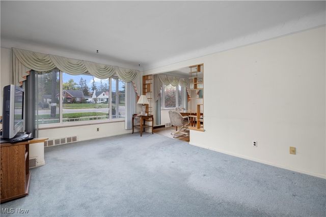 6108 Pearl Road, Parma Heights, OH 44130