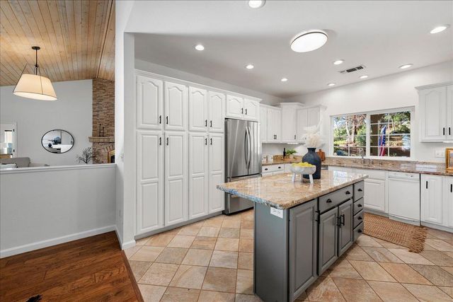 19647 Eagle Ridge Rd, Foresthill, CA 95631