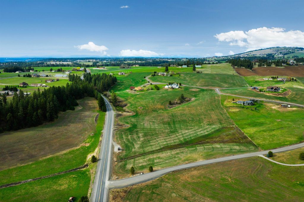 NKA E HOFFMAN Ln, Spokane, WA 99223 photo 8