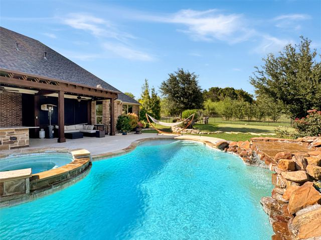 6509 Ladybank Court W, Cleburne, TX 76033