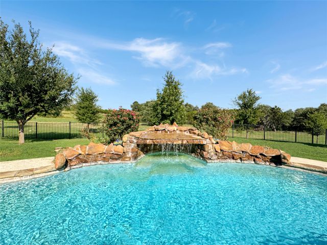 6509 Ladybank Court W, Cleburne, TX 76033