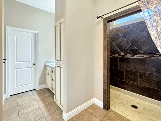 6509 Ladybank Court W, Cleburne, TX 76033