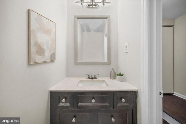 813 DELAFIELD ST NE, Washington, DC 20017