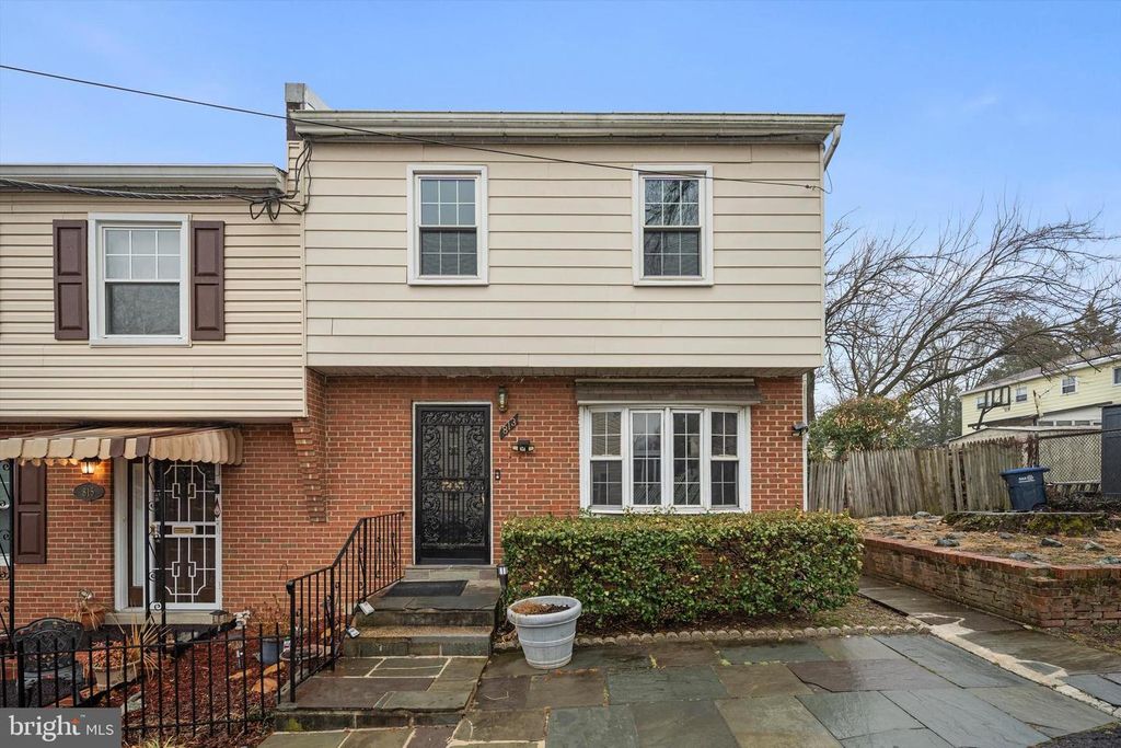 813 DELAFIELD ST NE, Washington, DC 20017