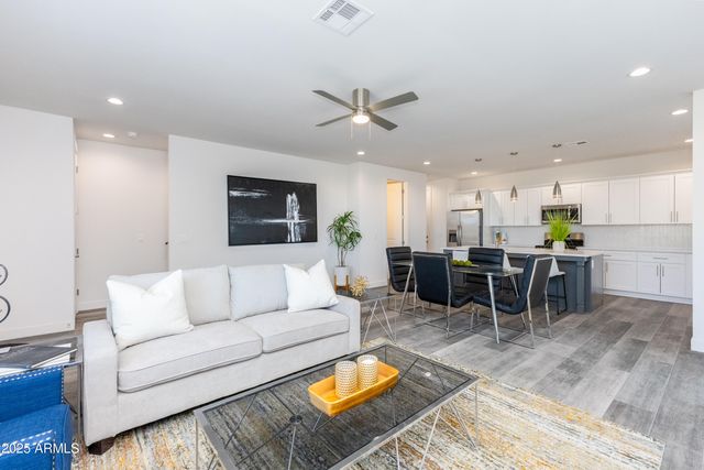 505 S SOHO Lane 30, Chandler, AZ 85225