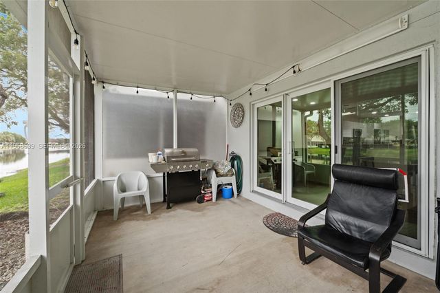 20877 NW 4th St, Pembroke Pines, FL 33029