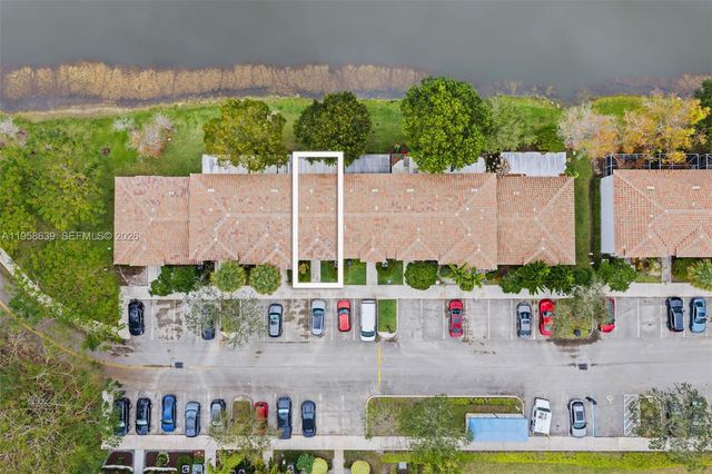 20877 NW 4th St, Pembroke Pines, FL 33029