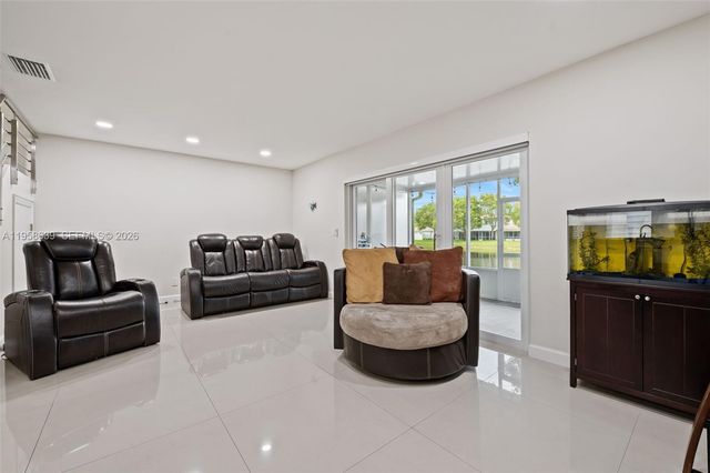 20877 NW 4th St, Pembroke Pines, FL 33029