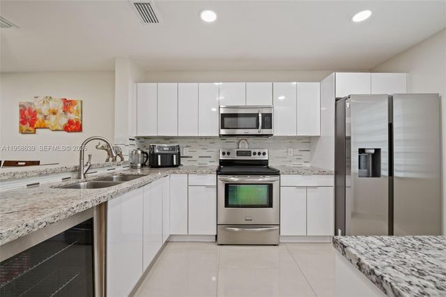 20877 NW 4th St, Pembroke Pines, FL 33029