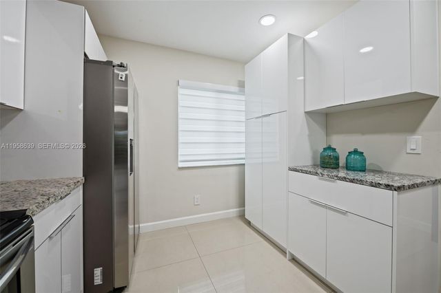 20877 NW 4th St, Pembroke Pines, FL 33029