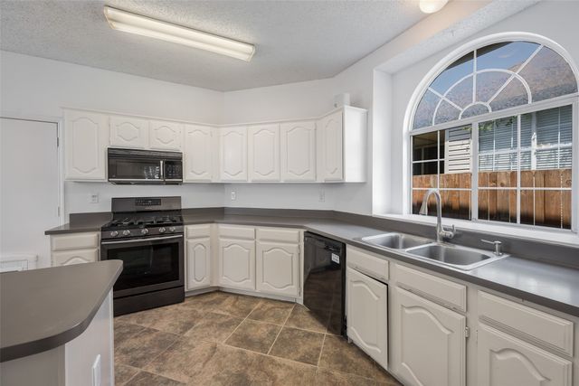 7122 Don Gomez Lane, Garland, TX 75043