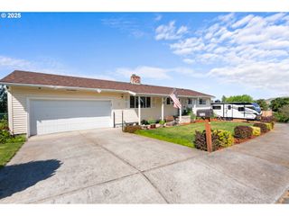 717 E 21ST Pl, The Dalles, OR 97058