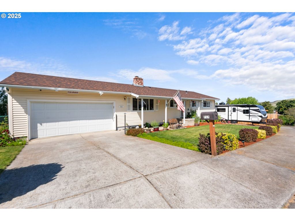 717 E 21ST Pl, The Dalles, OR 97058