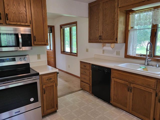 1246 Washington Road, Stoughton, WI 53589
