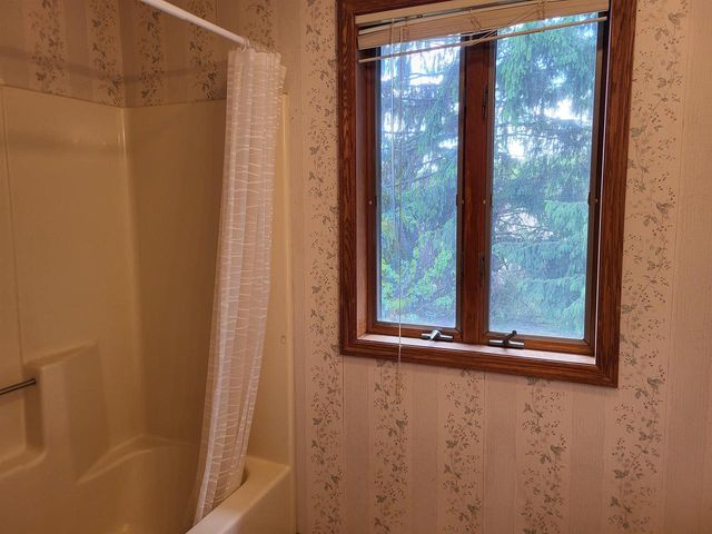 1246 Washington Road, Stoughton, WI 53589
