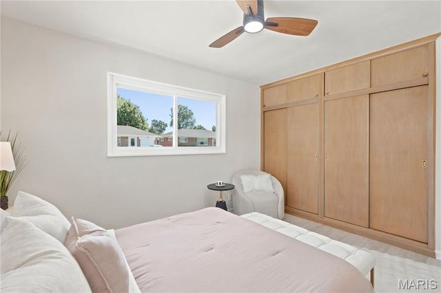 4327 Sinnwell Drive, St Louis, MO 63123