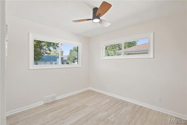 4327 Sinnwell Drive, St Louis, MO 63123