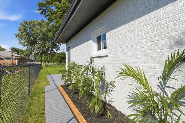4327 Sinnwell Drive, St Louis, MO 63123