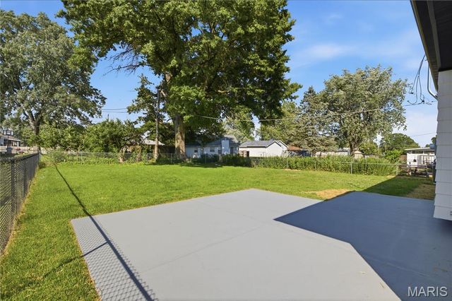 4327 Sinnwell Drive, St Louis, MO 63123