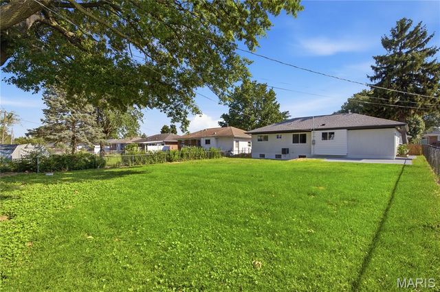 4327 Sinnwell Drive, St Louis, MO 63123
