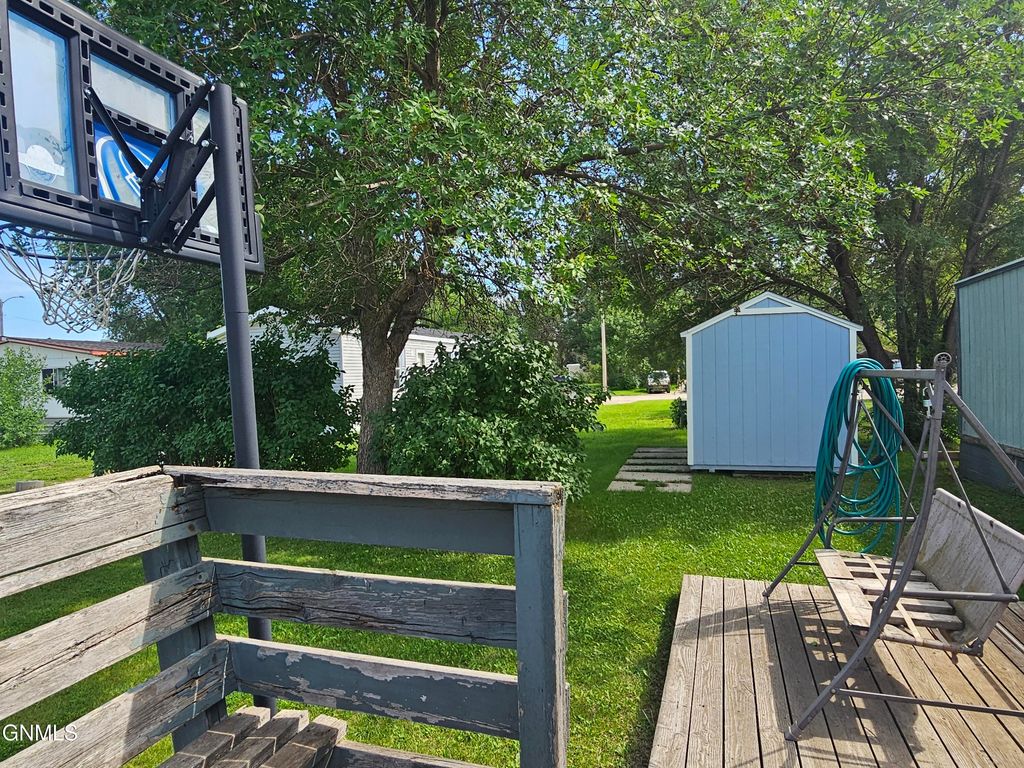 2600 University Avenue, Williston, ND 58801 photo 2