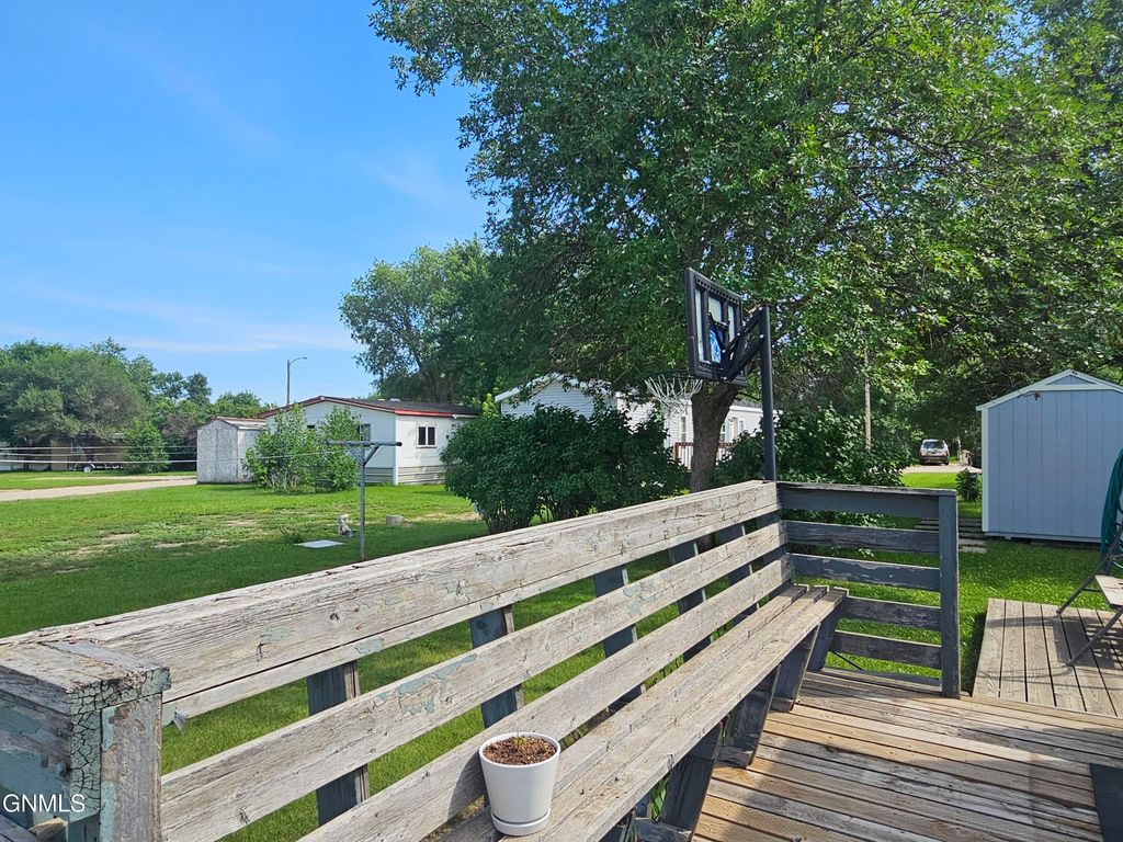 2600 University Avenue, Williston, ND 58801 photo 3