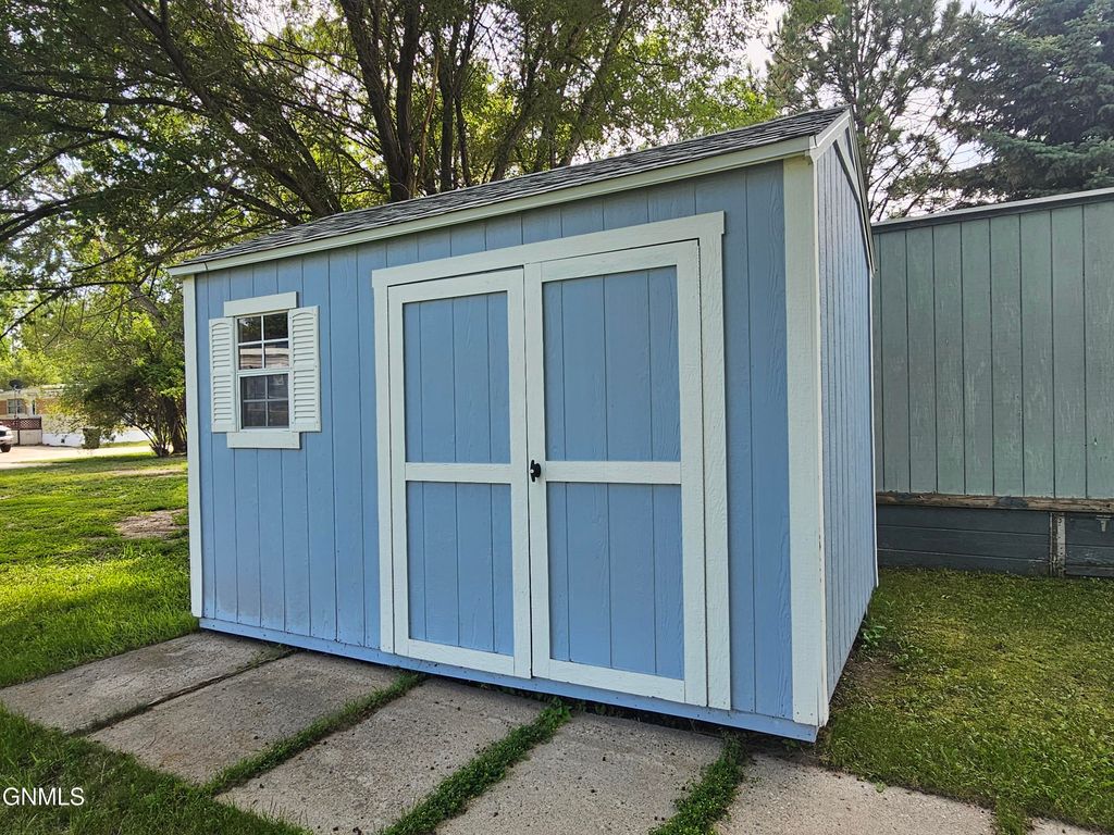 2600 University Avenue, Williston, ND 58801 photo 4