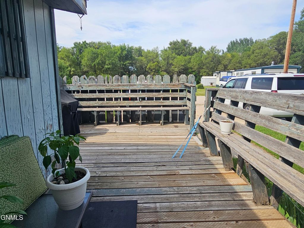 2600 University Avenue, Williston, ND 58801 photo 5