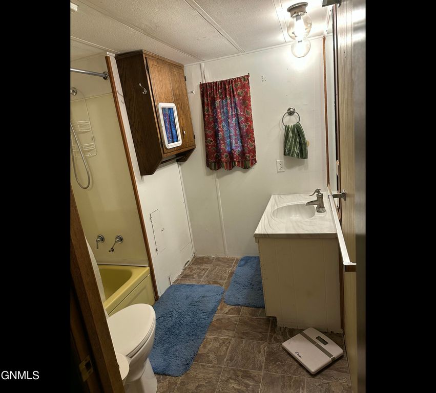 2600 University Avenue, Williston, ND 58801 photo 8