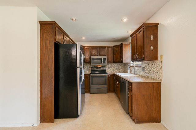 714 S Rice Street, Nixa, MO 65714