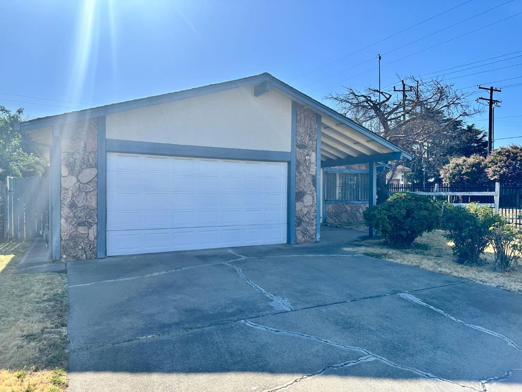 5541 Sampson Blvd, Sacramento, CA 95820