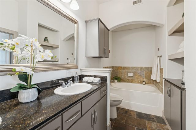 1901 Post Oak Boulevard 2203, Houston, TX 77056