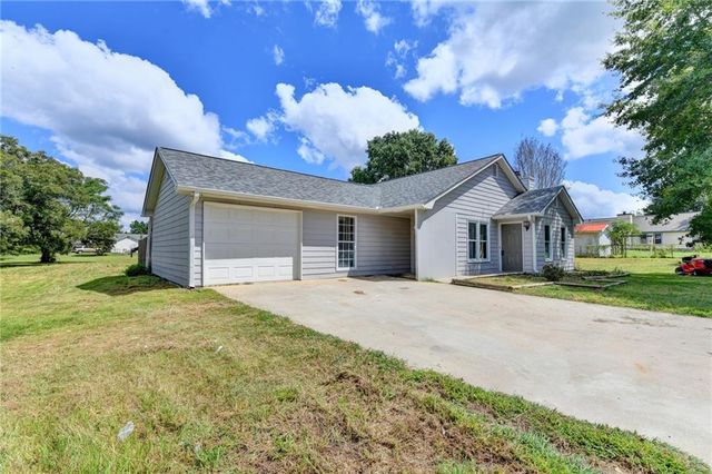 2725 Milton Bryan Drive, Loganville, GA 30052