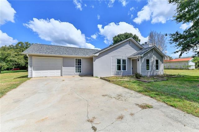 2725 Milton Bryan Drive, Loganville, GA 30052