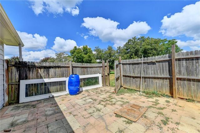 2725 Milton Bryan Drive, Loganville, GA 30052