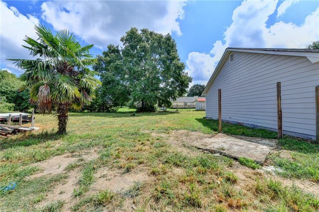 2725 Milton Bryan Drive, Loganville, GA 30052