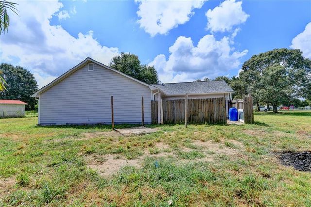 2725 Milton Bryan Drive, Loganville, GA 30052