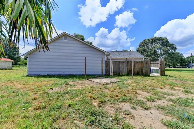 2725 Milton Bryan Drive, Loganville, GA 30052