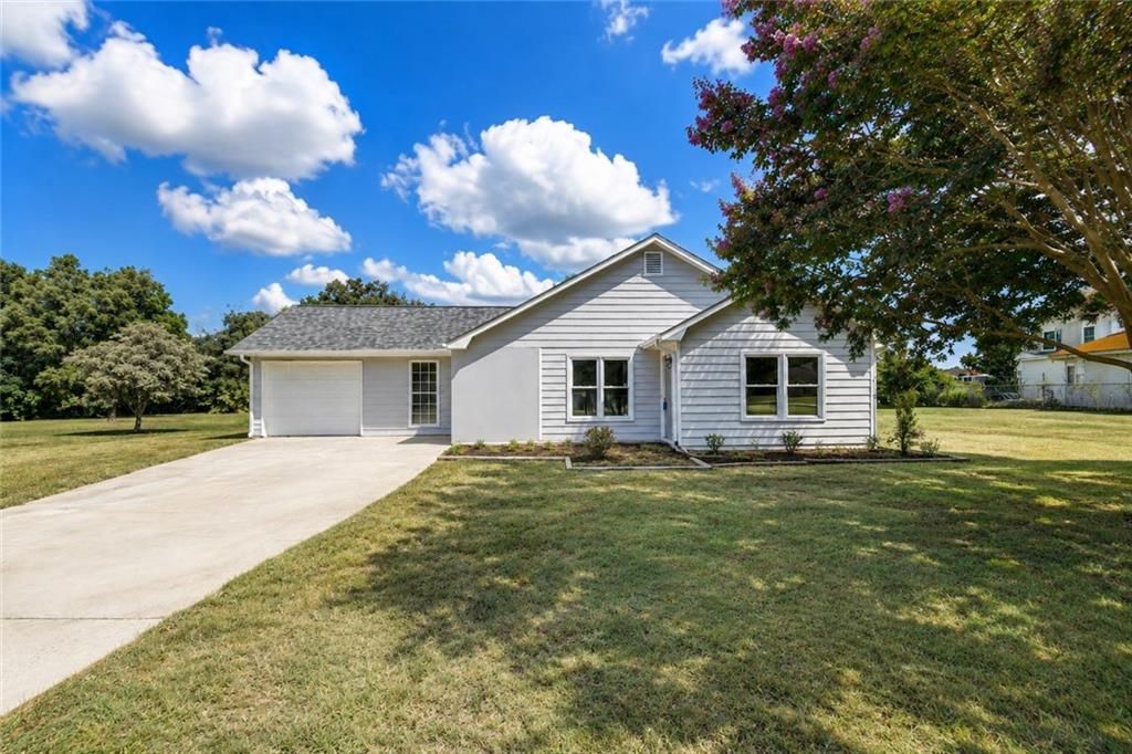 2725 Milton Bryan Drive, Loganville, GA 30052