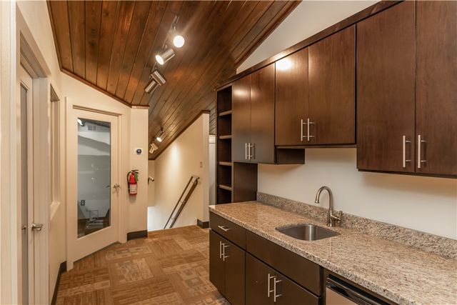 3091 University Drive E 202, Bryan, TX 77802